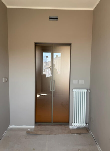 Installazione porta scorrevole vetro satinato - posa di EDIL GABI SRL Installazione porta scorrevole vetro satinato - posa di EDIL GABI SRL