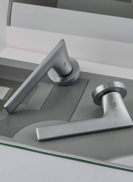 Maniglia per porte Alato moderna e contemporanea - COLOMBO DESIGN Maniglia per porte Alato moderna e contemporanea - COLOMBO DESIGN