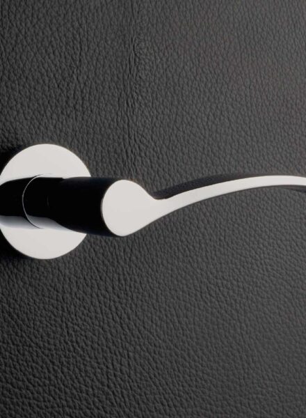 Maniglia per porte Agata dallo stile elegante e classico - OLIVARI Maniglia per porte Agata dallo stile elegante e classico - OLIVARI