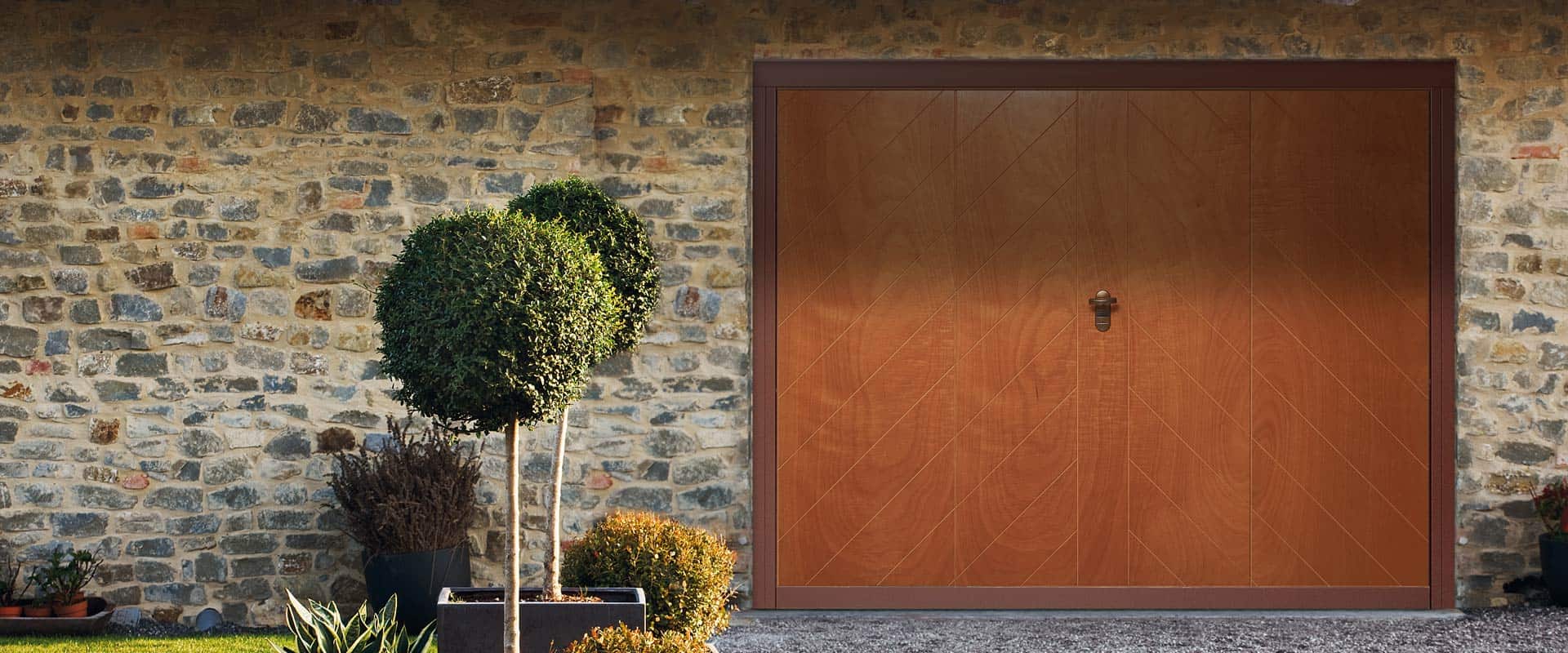 Portone basculante in acciaio o legno